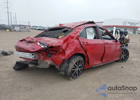 2022 Toyota Camry Se z USA, uszkodzony, nr VIN 4T1G11AK5NU011606
